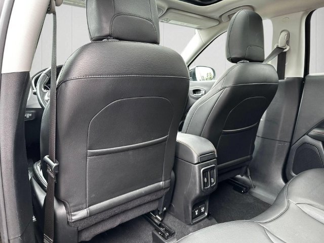 Used 2020 Jeep Compass Limited w/ Premium Lighting Group AWD/4WD image 24