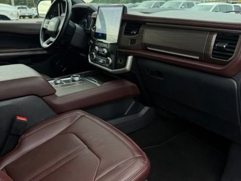 Used 2024 Ford Expedition Limited AWD/4WD image 13