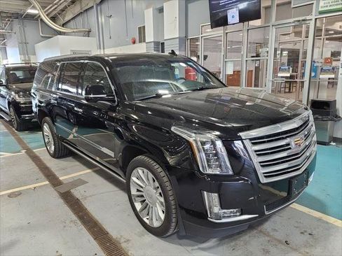 Used 2017 Cadillac Escalade ESV Platinum AWD/4WD image 8