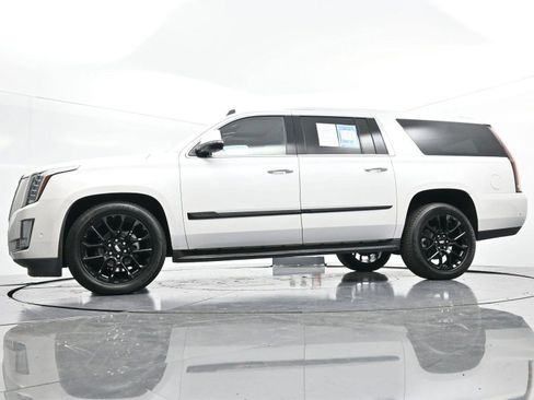 Used 2017 Cadillac Escalade ESV Luxury image 58