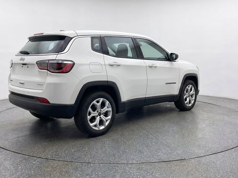 Used 2025 Jeep Compass Latitude AWD/4WD image 9
