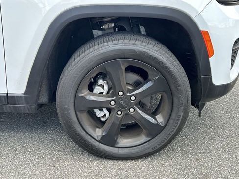 Certified 2023 Jeep Grand Cherokee Altitude image 13