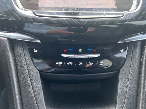 Used 2021 Cadillac XT6 Premium Luxury image 23