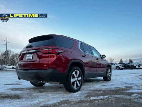Used 2023 Chevrolet Traverse LT w/ LT Premium Package image 9