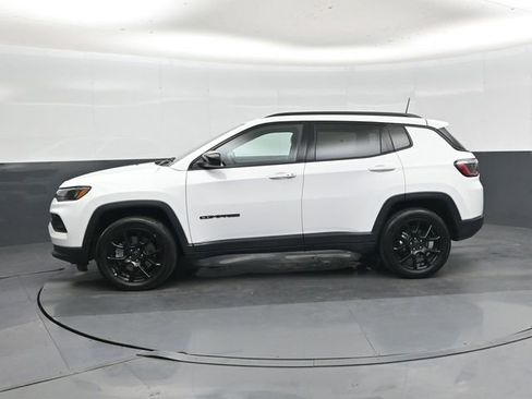 Used 2025 Jeep Compass Latitude w/ Altitude Special Edition AWD/4WD image 7