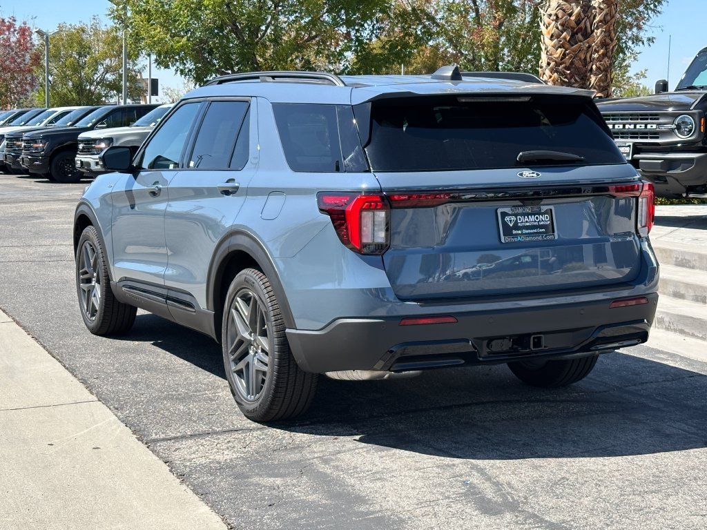 New 2027 Ford Explorer ST-Line w/ Premium Package RWD image 4