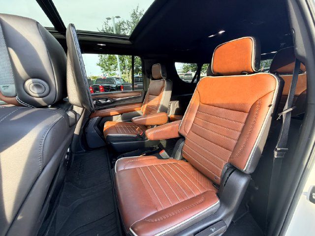 Used 2024 GMC Yukon XL Denali Ultimate AWD/4WD image 17