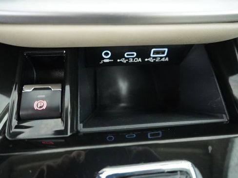 Used 2023 Subaru Outback Premium image 29