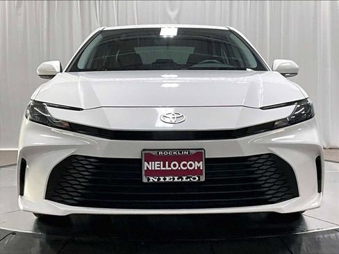 Used 2025 Toyota Camry LE image 13