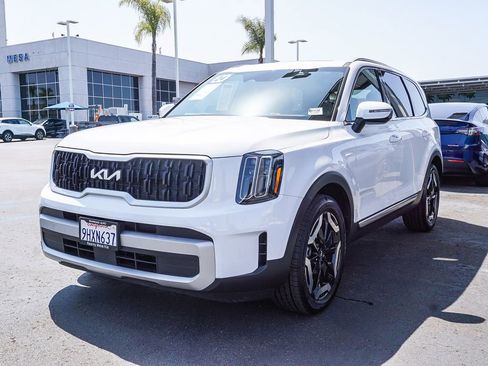 Certified 2024 Kia Telluride EX w/ EX Captain's Chair Package FWD image 3