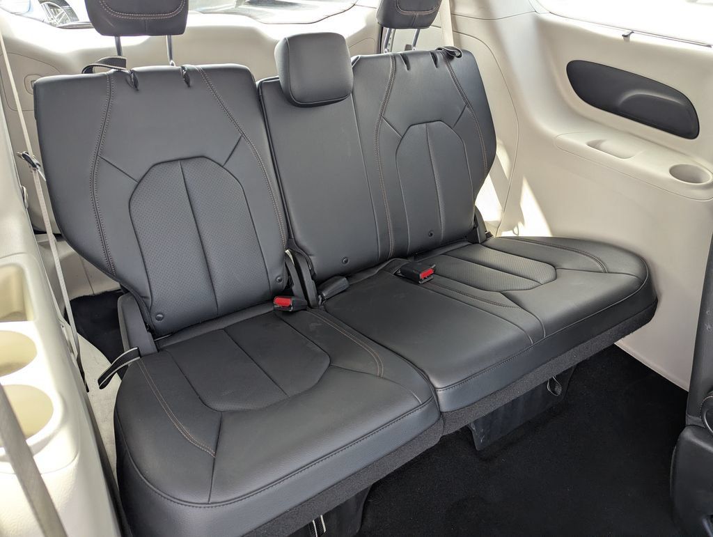 Used 2020 Chrysler Pacifica Touring-L w/ Advanced Safetytec Group FWD image 35