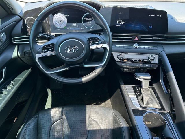 Used 2023 Hyundai Elantra Limited w/ Cargo Package FWD image 11