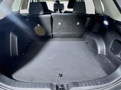 Used 2021 Toyota RAV4 LE FWD image 33