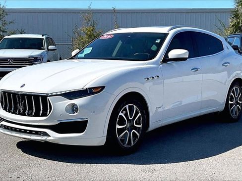 Used 2020 Maserati Levante GranLusso image 9