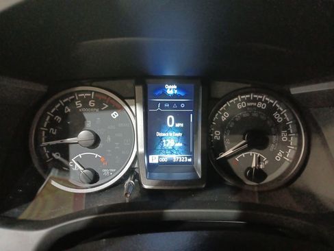 Used 2023 Toyota Tacoma TRD Off-Road image 10