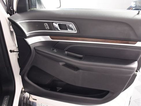 Used 2018 Ford Explorer Limited w/ Equipment Group 301A AWD/4WD image 18
