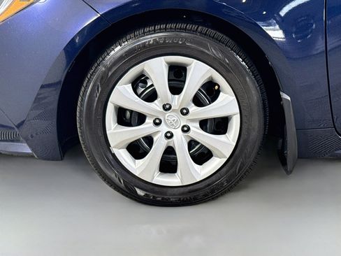 Used 2025 Toyota Corolla LE FWD image 38