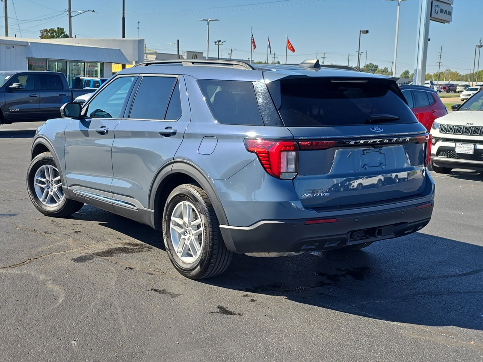 Used 2025 Ford Explorer Active RWD image 53