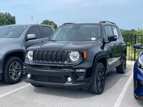 Used 2023 Jeep Renegade Altitude w/ Sun/Sound Group AWD/4WD image 3