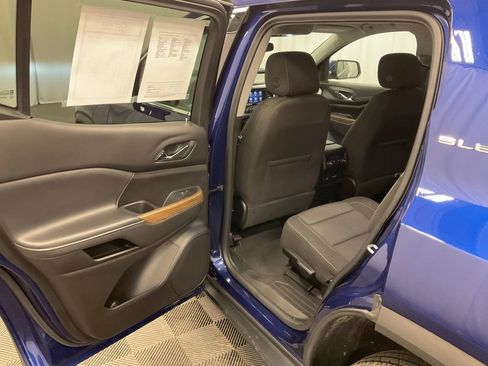 Used 2023 GMC Acadia SLE w/ Driver Convenience Package image 33