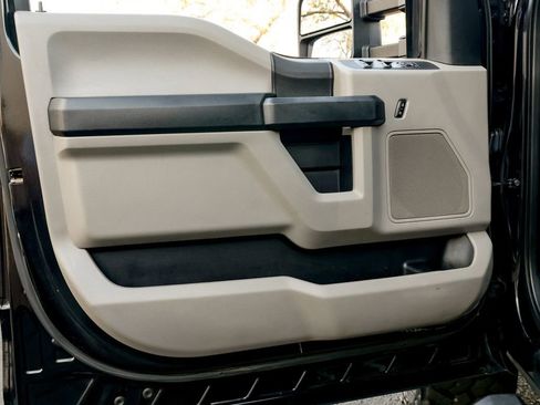 Used 2021 Ford F250 XL w/ STX Appearance Package image 27