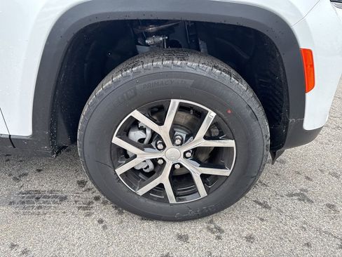 New 2025 Jeep Grand Cherokee Limited image 9