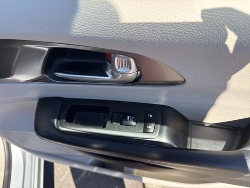 Used 2024 Chrysler Pacifica Touring-L FWD image 21