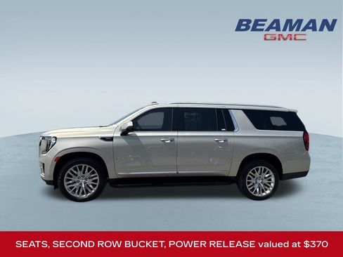 Used 2023 GMC Yukon XL SLT w/ SLT Premium Package AWD/4WD image 4