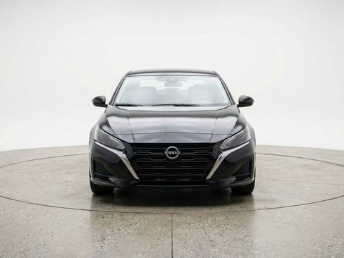 Used 2025 Nissan Altima 2.5 SV image 2