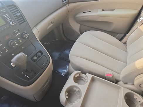 Used 2009 Kia Sedona LX image 27