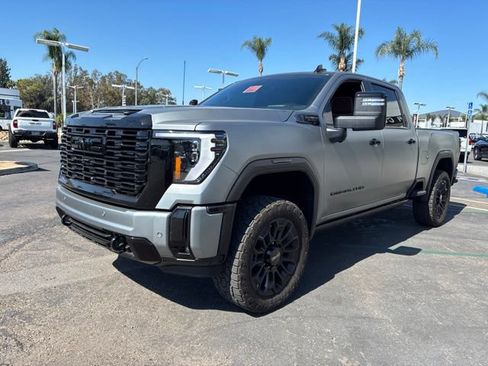 Used 2025 GMC Sierra 2500 Denali Ultimate AWD/4WD image 4