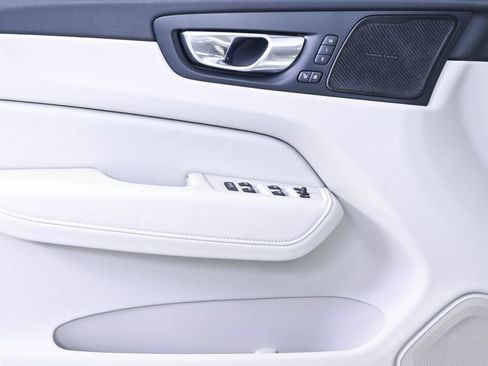 Certified 2022 Volvo XC60 B6 Inscription w/ Advanced Package AWD/4WD image 8