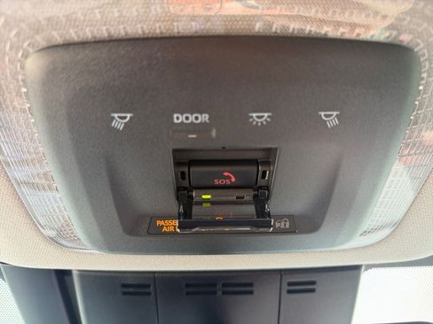 Used 2024 Toyota Prius Prime FWD image 33