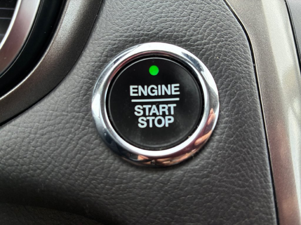 Used 2020 Ford Fusion SE FWD image 24