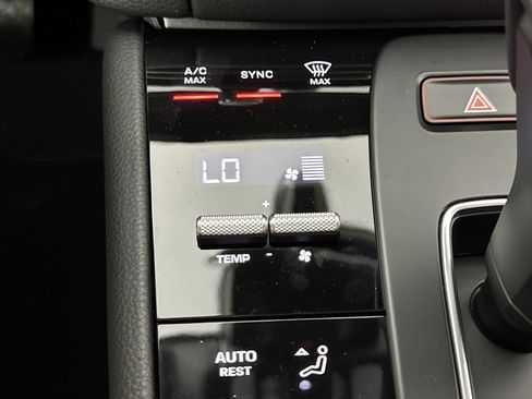 Certified 2025 Porsche Macan image 20