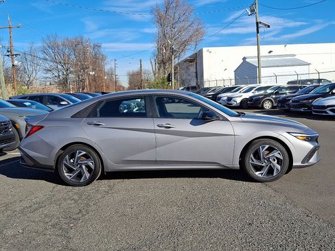 Certified 2025 Hyundai Elantra Sport image 8