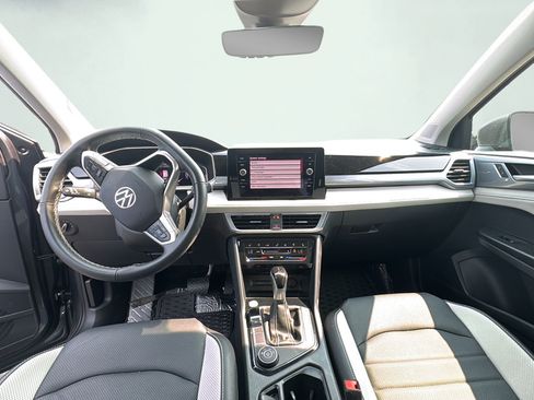 Used 2025 Volkswagen Taos SEL AWD/4WD image 13