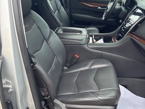 Used 2020 Cadillac Escalade Luxury w/ LPO, Radiant Package AWD/4WD image 6