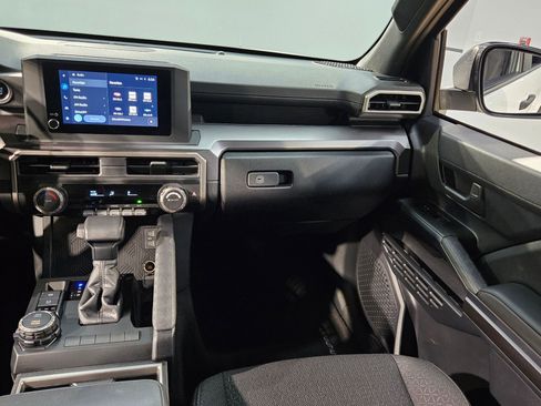 Certified 2025 Toyota 4Runner SR5 AWD/4WD image 11