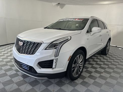 Used 2024 Cadillac XT5 Premium Luxury w/ Technology Package FWD image 4