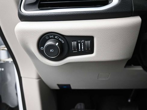 Used 2023 Chrysler Pacifica Touring-L w/ Road Tripper Package AWD/4WD image 11