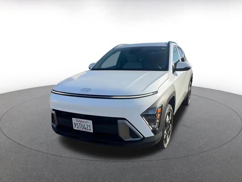 Used 2025 Hyundai Kona SEL image 4