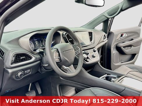 New 2027 Chrysler Pacifica Limited w/ Family Tech Group FWD image 4