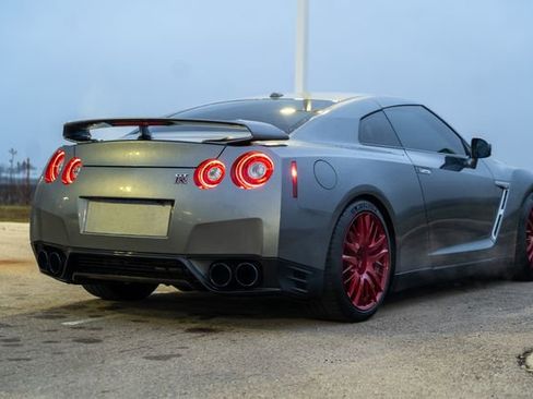 Used 2016 Nissan GT-R Premium image 7