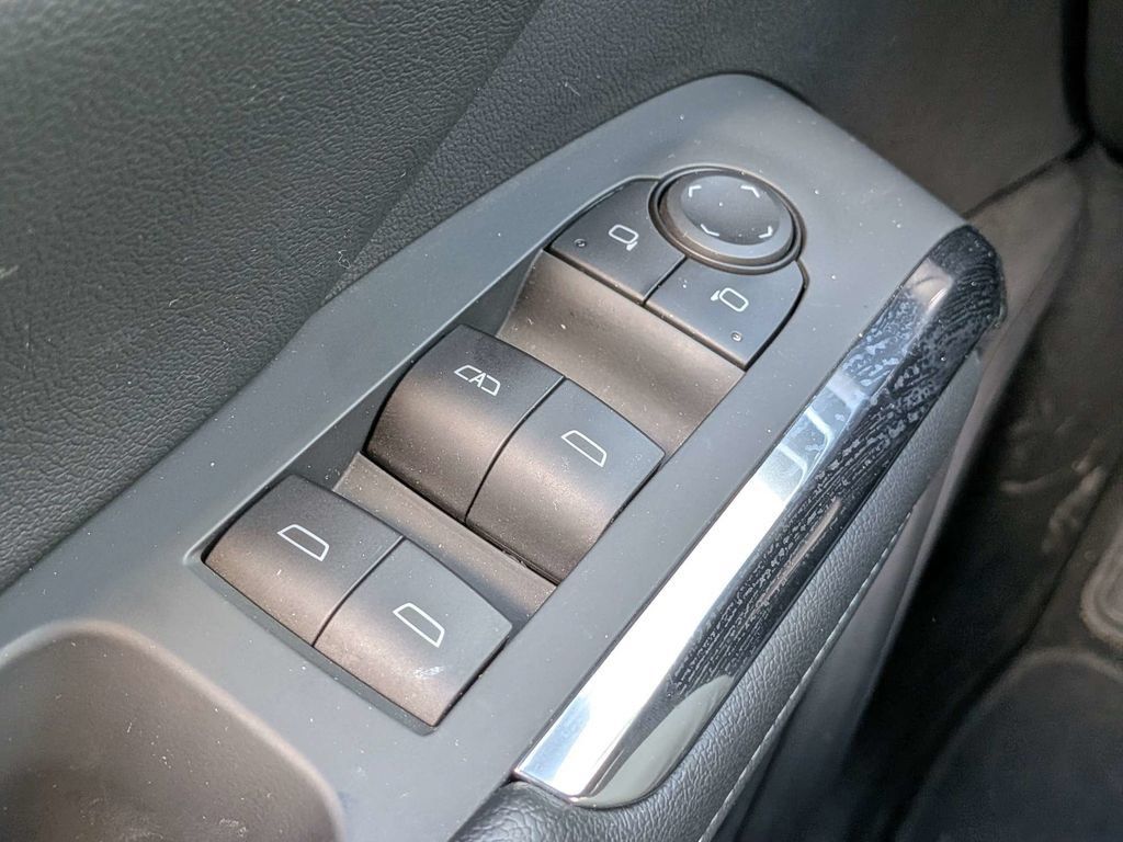 Used 2026 Chevrolet Traverse LT FWD image 25