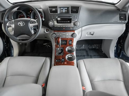 Used 2012 Toyota Highlander Limited w/ Tow Pkg AWD/4WD image 22