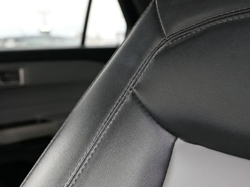 Used 2022 Ford Explorer XLT w/ Equipment Group 202A image 13