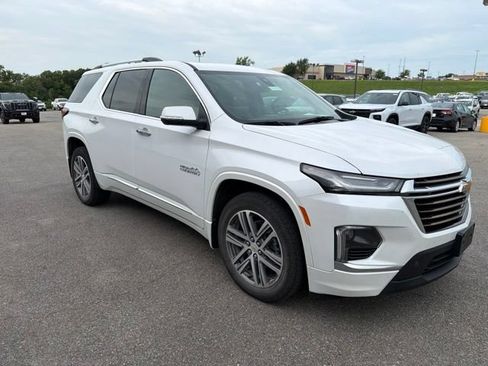 Used 2023 Chevrolet Traverse High Country w/ LPO, Floor Liner Package AWD/4WD image 9