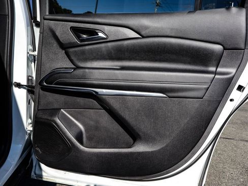 Certified 2024 Chevrolet Traverse LT image 40