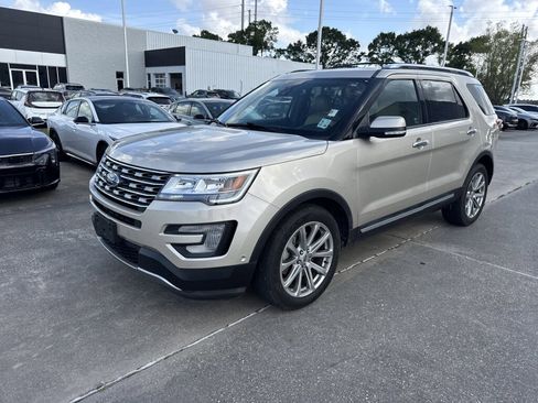 Used 2017 Ford Explorer Limited w/ Equipment Group 301A image 2
